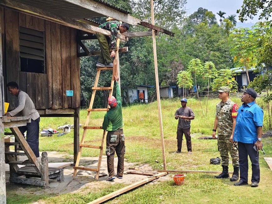 Warga Sabron Sari Sambut Kunjungan Dansatgas dan Bupati Jayapura di Lokasi TMMD