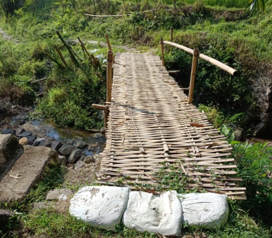 Prihatin Kondisi Jembatan Bambu Rapuh, Kodim 0712/Tegal Akan Bangun Jembatan Beton Merah Putih di Kali Penasan Sokasari Bumijawa