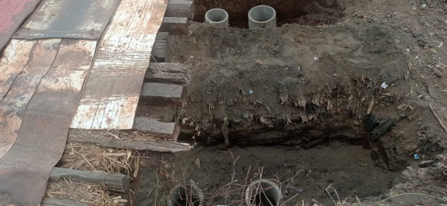 Gantikan Jembatan Kayu Lapuk dan Seng Bekas, Kodim 0712/Tegal Bangun Jembatan Beton Merah Putih di Kali Jarot Grobog Wetan