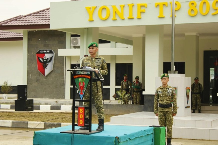 Yonif TP 809/NTM Gelar Upacara Memperingati Hari Sumpah Pemuda ke-98 Tahun 2026, Dilanjutkan Pemberian Penghargaan kepada Prajurit Berprestasi